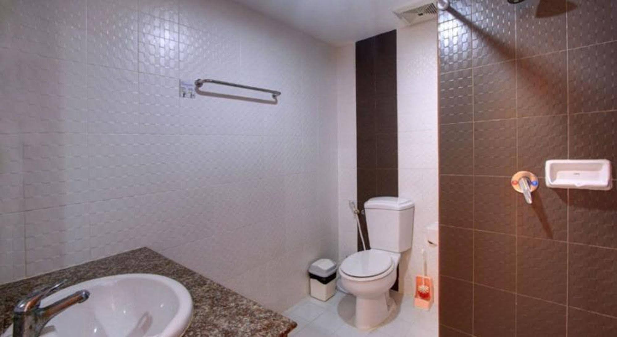 The Galiness International Backpacker Hostel Phuket Patong Exterior foto