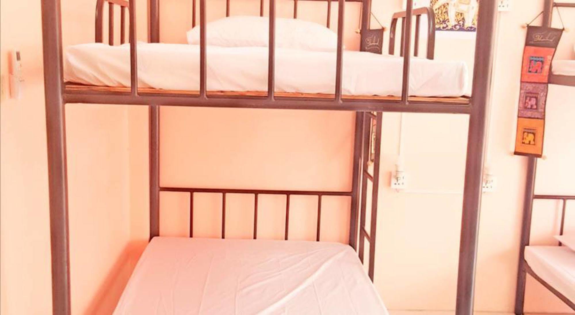 The Galiness International Backpacker Hostel Phuket Patong Exterior foto